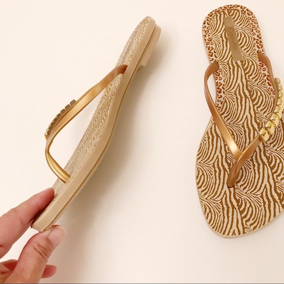 3/20$ Grendene Grendha gold beach flip flop sandals size 8 - Picture 1 of 6